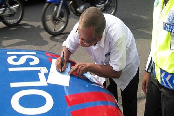 Satu Harapan Kartu Tilang Warna Biru Cegah Perilaku Suap