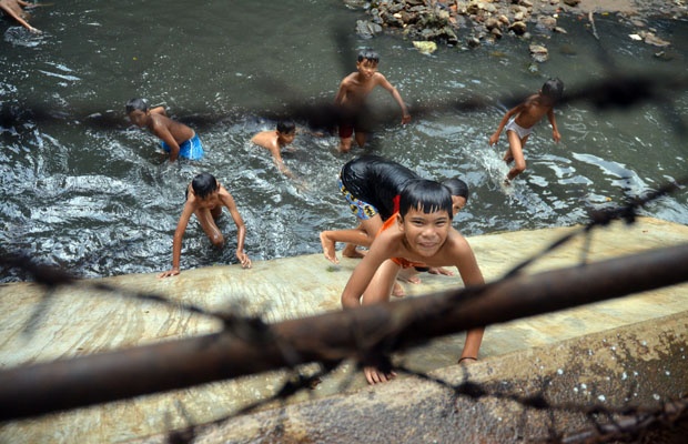 Bermain di Kali, Anak Anak Tak Perdulikan Keselamatan