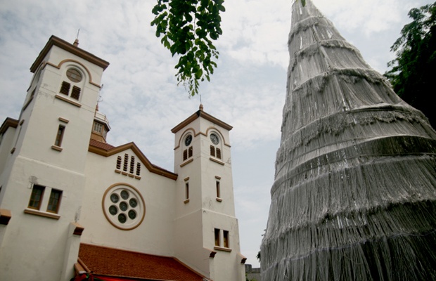 Sambut Hari Natal Gereja Ayam Zaman Kolonial Dibersihkan