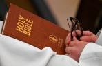 Negara Bagian Oklahoma, AS, Perintahkan Sekolah Umum Mengajarkan Alkitab_paging