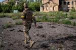 Militer: Pasukan Ukraina Mundur dari Kota Timur Yang Strategis