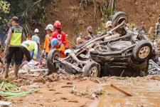 Tanah Longsor Pekalongan, Pencarian Sempat Terhenti Karena Cuaca, Korban Bertambah Jadi 25 Orang