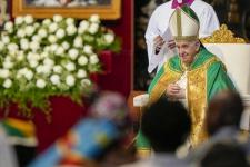 Karena Sakit, Paus Batalkan Kunjungan ke Kongo dan Sudan Selatan