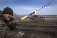 Ukraina Hadapi “Perang” Ganda: Melawan Rusia dan Pengaruh Peralihan Politik di AS