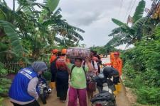 Banjir di Karawang Melanda Tiga Kecamatan, Air Hingga Dua Meter