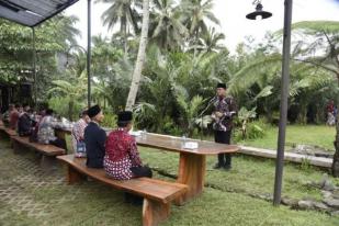 Tujuh Pengantin Ikuti Nikah Massal di Kebun Salak