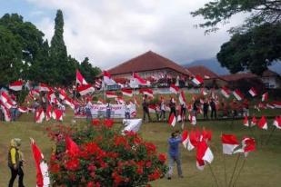 Seribu Bendera Merah Putih Hiasi Gedung Perundingan Linggarjati