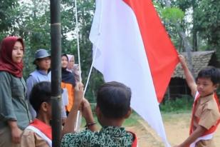 Anak Rimba Kibarkan Merah Putih  di TN Bukit Duabelas