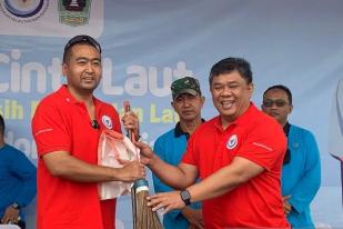 Padang Kumpulkan 2,1 ton Sampah dari Pantai