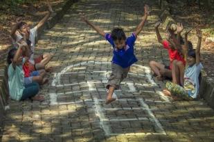 Permainan Tradisional Bantu Asah Kecerdasan Anak