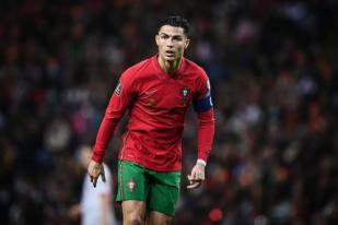 Ronaldo Buru Trofi Piala Dunia Pertamanya