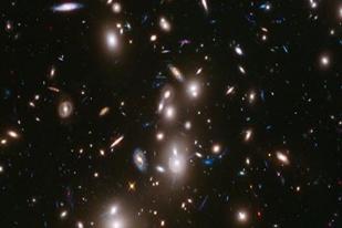 Teleskop Hubble Ungkap Galaksi Tertua di Alam Semesta