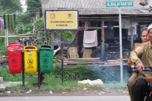 Sampah Jakarta: Lagi, Raut Sampah di TPS Bantaran Sungai