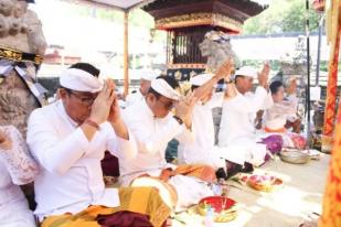 Denpasar Laksanakan Bhakti Pujawali di Pura Dalem Sakenan