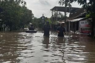 Warga Sukoharjo Mengungsi Akibat Luapan Sungai Bengawan Solo