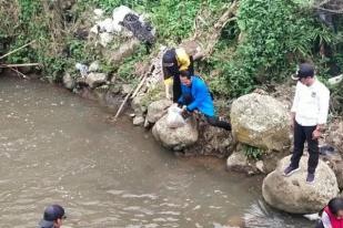 Sukabumi Lepas Liarkan Ribuan Benih Nilem