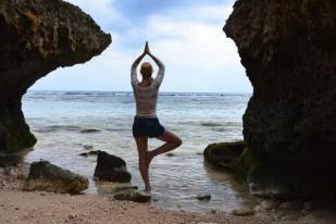 Ari Dwipayana: Yoga Latih Fisik dan Kesehatan Jiwa