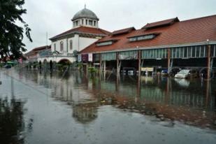 Sebagian Semarang Banjir dan Longsor