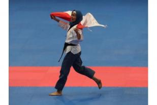 Taekwondoin Defia Raih Emas Pertama untuk Indonesia