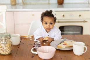 Tujuh Perlengkapan Makan untuk Bayi dan Manfaatnya