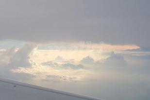 Cuaca Buruk Buat Dua Pesawat Batal Mendarat di Kupang