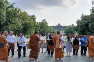 Biksu Thudong Tiba di Candi Borobudur