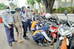 Sudinhub Jaksel Cabut Pentil 823 Kendaraan Parkir Sembarangan