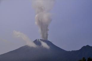 Abu Gunung Slamet Guyur Empat Desa