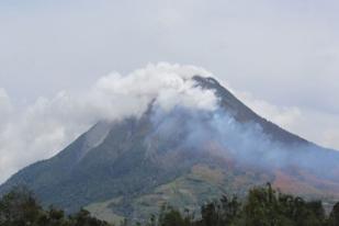 Warga Tiga Desa Mengungsi Akibat Letusan Gunung Sinabung di Kabupaten Karo
