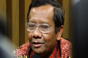 Jokowi Dipuji Mahfud MD