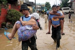 Badai Haiyan di Filipina: Tim Bantuan Menghadapi Kesulitan Transportasi