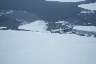 Kapal Misi Ilmiah Rusia Terjebak di Antartika