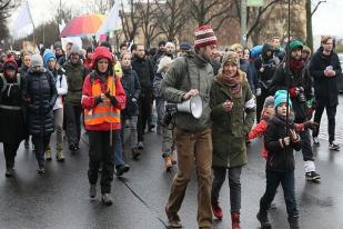 Ribuan Bergabung dalam Long March Berlin - Aleppo