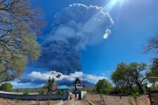 4.628 Warga Mengungsi Akibat Erupsi Gunung Ili Lewotolok