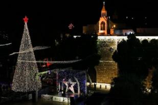 Bethlehem Menyalakan Lampu Natal dalam Pembatasan