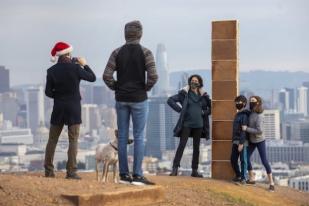 Monolit Roti Jahe Muncul di California pada Hari Natal