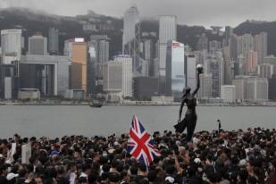 Ribuan Warga Meninggalkan Hong Kong ke Inggris