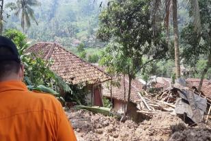 200 Lebih Mengungsi Akibat Tanah Longsor di Cianjur