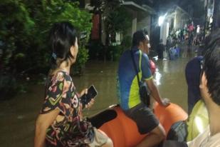 Hujan Deras Picu Banjir dan Tanah Longsor di Tangsel