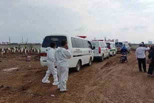 Ambulans Sudah Tak Memadai, Jakarta Terpaksa Angkut Jenasah dengan Truk