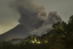 Merapi Luncurkan Awan Panas Guguran Hingga 3.000 Meter