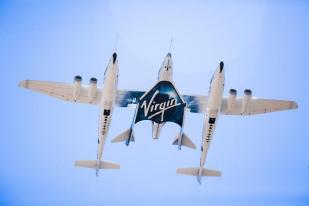 Bos Virgin Galactic Akan Terbang ke Luar Angkasa