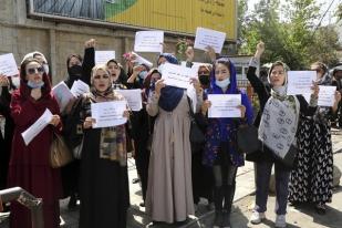 Perempuan Afghanistan Demonstrasi Tuntut Hak-hak Mereka