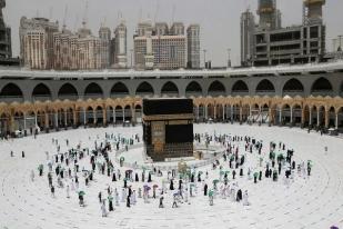 Saudi: Mesjid di Mekah dan Madinah Mulai Tampung Jemaah dalam Kapasitas Penuh