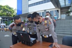 Polisi Gunakan Timbangan untuk Ukur Beban Muatan Kendaraan