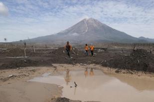 Gunung Semeru Siaga Tiga, Masih Berpotensi Meletus