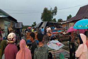 Angin Kencang Rusak Puluhan Rumah di Luwu dan Purwakarta