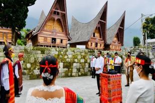 Jokowi Resmikan Huta Siallagan dan Serahkan Surat Keputusan Hutan Sosial