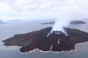 BNPB: Warga Diminta Waspada Erupsi Gunung Anak Krakatau