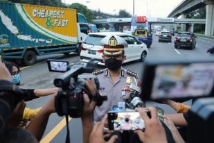 Polisi Berlakukan Contra Flow di Jalan Tol Cikampek